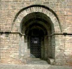 Puerta principal del Monasterio de San Pedro de Siresa