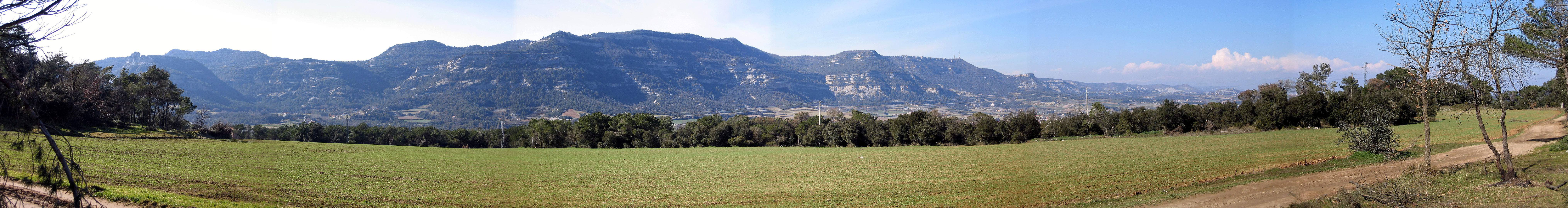 Passats a l’altre part del pla, veiem la carena de muntanyes a la que havíem pujat, caminat i baixat. Era espectacular.