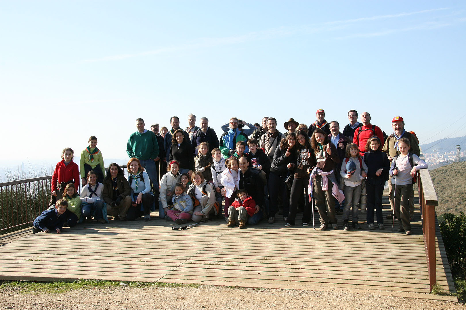 Tots junts. A darrera, a sota, Badalona.