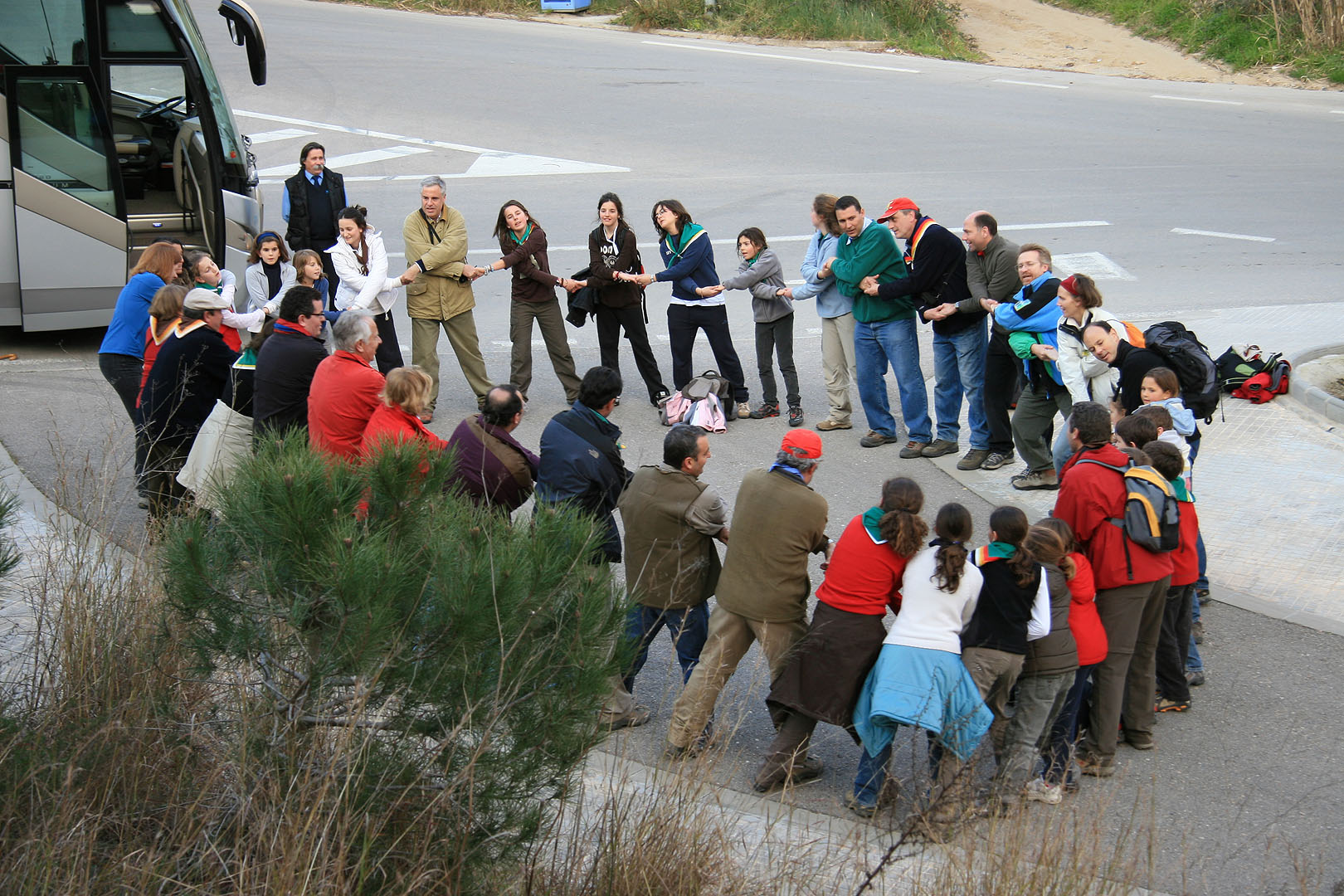 Un cop varem arribar tots, cantarem el Cant dels Adéus. La tornada al Col·legi va ser molt curta, ja que estàvem tocant a Barcelona. Havia estat una excursió mes llarga que les últimes però sembla mentida els llocs bonics i feréstecs que hi ha tocant a les dues grans ciutats.