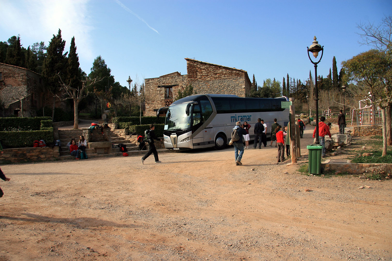 Els que no ens varem quedar a dormir ja estàvem a punt per anar-nos-en. Els monitors ja venen de la seva reunió. La tornada a Barcelona va ser molt curta i tranquil·la. Arribarem al col·legi aproximadament al l’hora calculada.