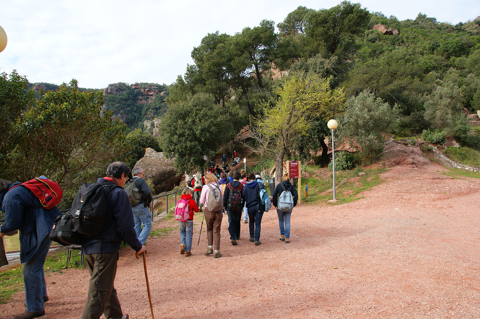 Passat uns vint minuts, comencem a caminar. Ja hem agafat forces.