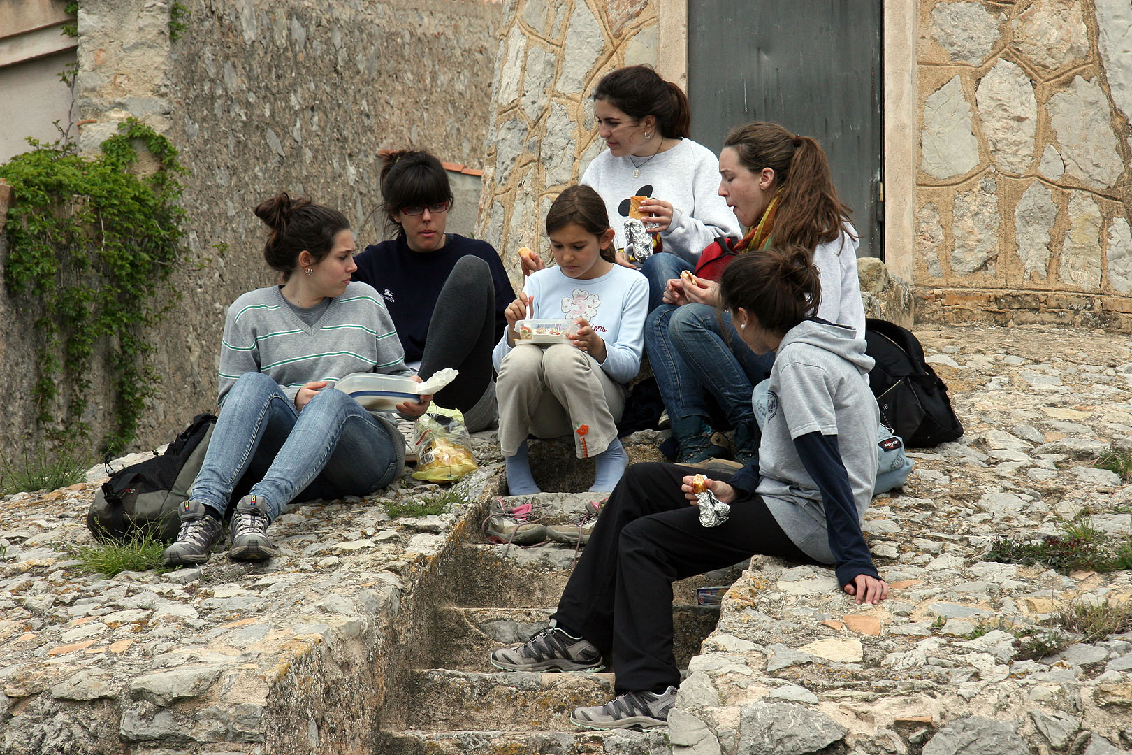 Per grups, ens asseiem a refer forces.