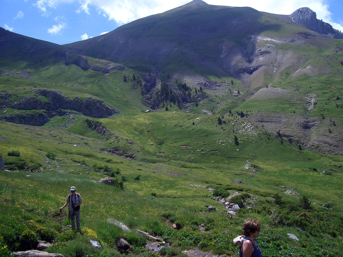 Naixement del Riu Rigüelo - Barranc del Riu Estarrón (al mig de la foto es veu el refugi de Rigüelo) - Aisa - Huesca.