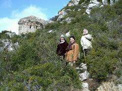 Subiendo a la primitiva ermita de Sant Miquel