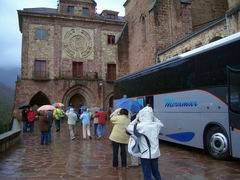Llegada con llubia al monasterio de Valvanera